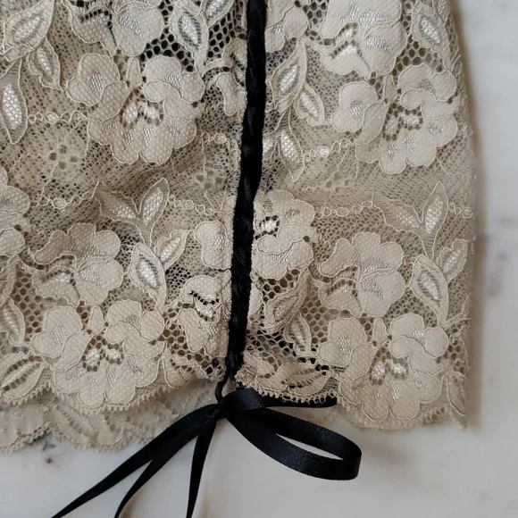 Marciano 100% silk & lace camisole size large - Picture 7 of 12